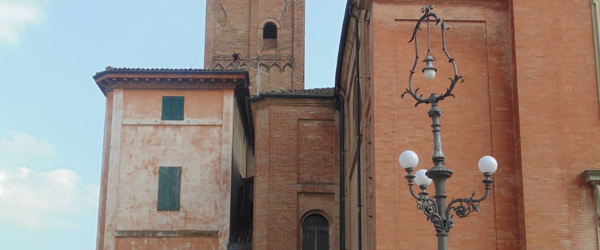 Chiesa cattedrale di San Cassiano (campanile lato) photo by Maurolattuga